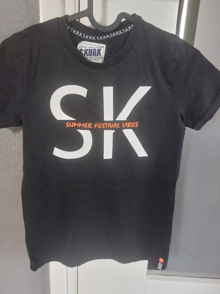 Nieuw! Zwart shirt Skurk 134/140. Nooit gedragen, Kinderen en Baby's, Skurk, Nieuw, Ophalen of Verzenden, Shirt of Longsleeve