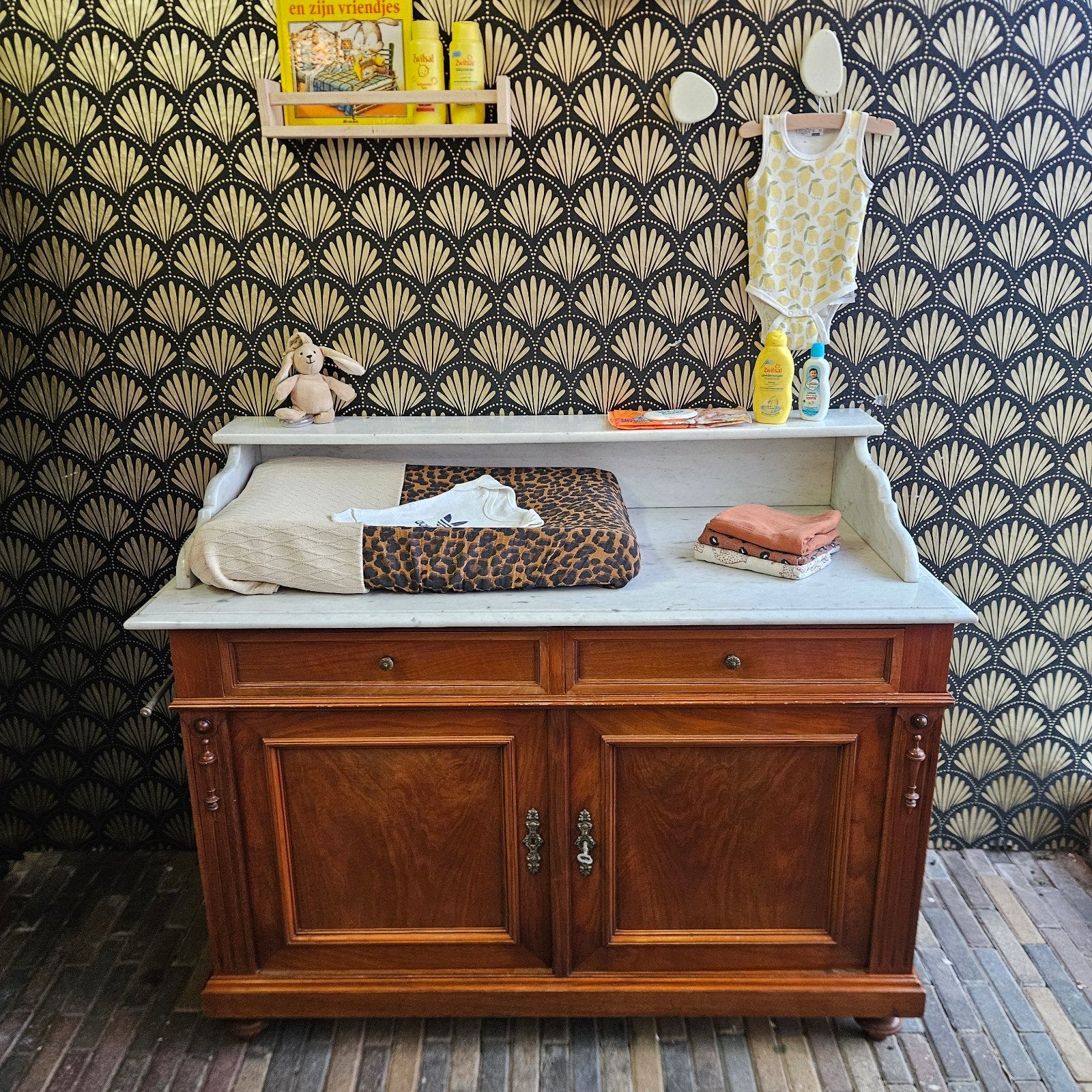 mooie commode/dressoir met marmerenblad, Ophalen, Minder dan 75 cm, 105 cm of meer, Zo goed als nieuw