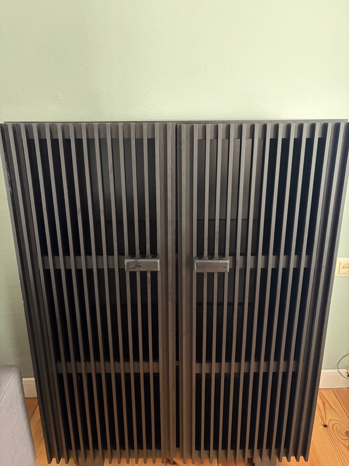 Zwarte kast met latten design - 115cm hoog, Huis en Inrichting, Kasten | Overige, Ophalen, Gebruikt