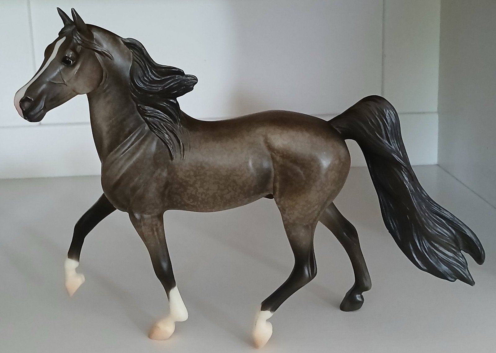 Breyer Classic Morgan hengst appelschimmel, Ophalen of Verzenden, Gebruikt, Paard, Beeldje of Figuurtje