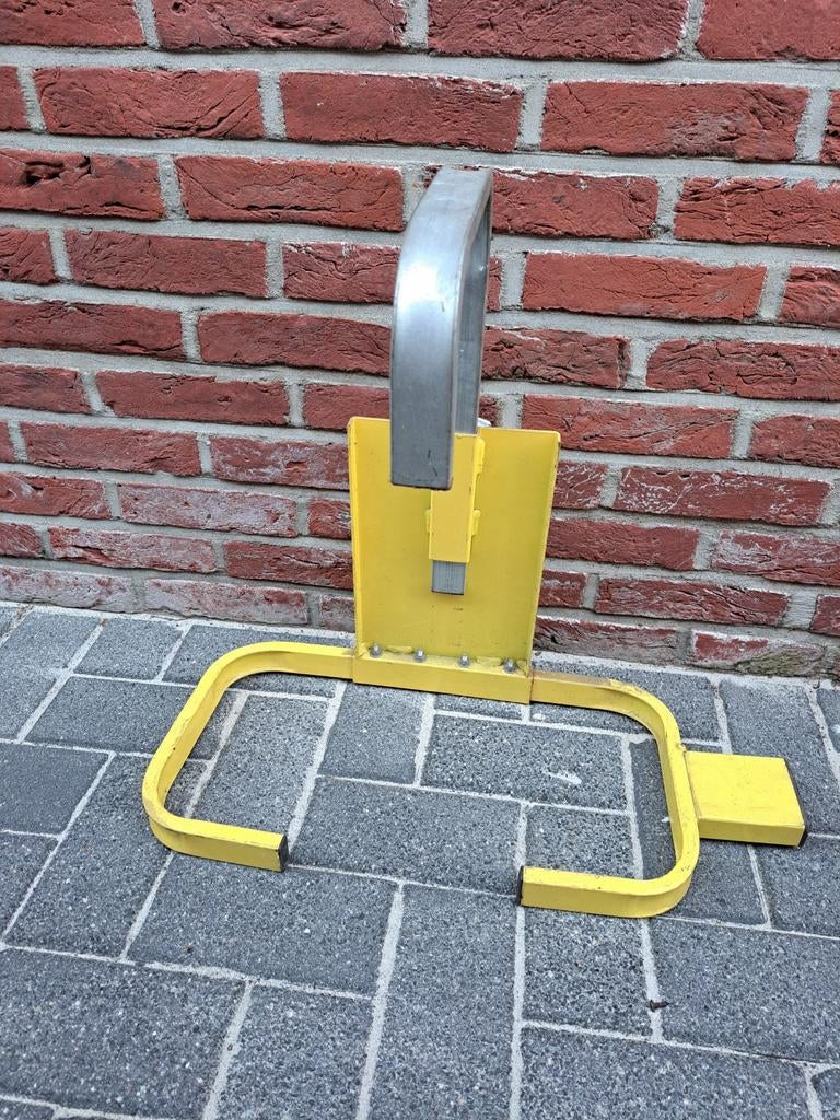 Parkeerbeugel / Parkeerplaatsbeveiliger, Ophalen, Gebruikt