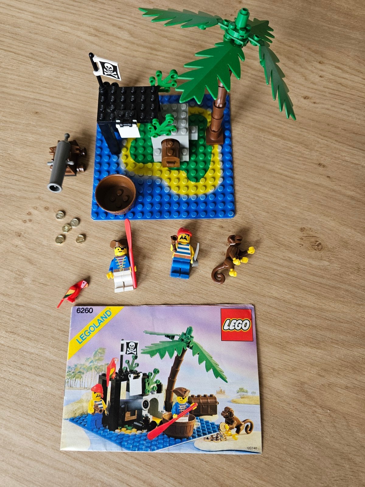 LEGO Pirates 6260 – Shipwreck Island – compleet met boekje, Ophalen of Verzenden, Gebruikt