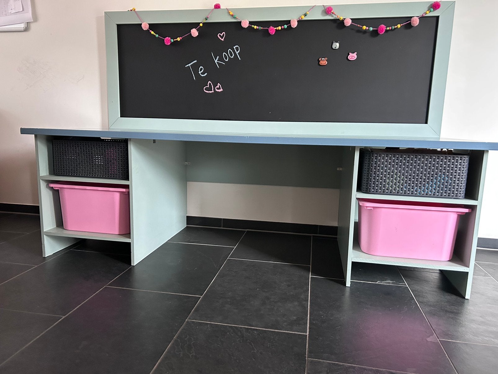 Grote speeltafel met krijt- en magneetbord en opbergruimte, Ophalen, Gebruikt