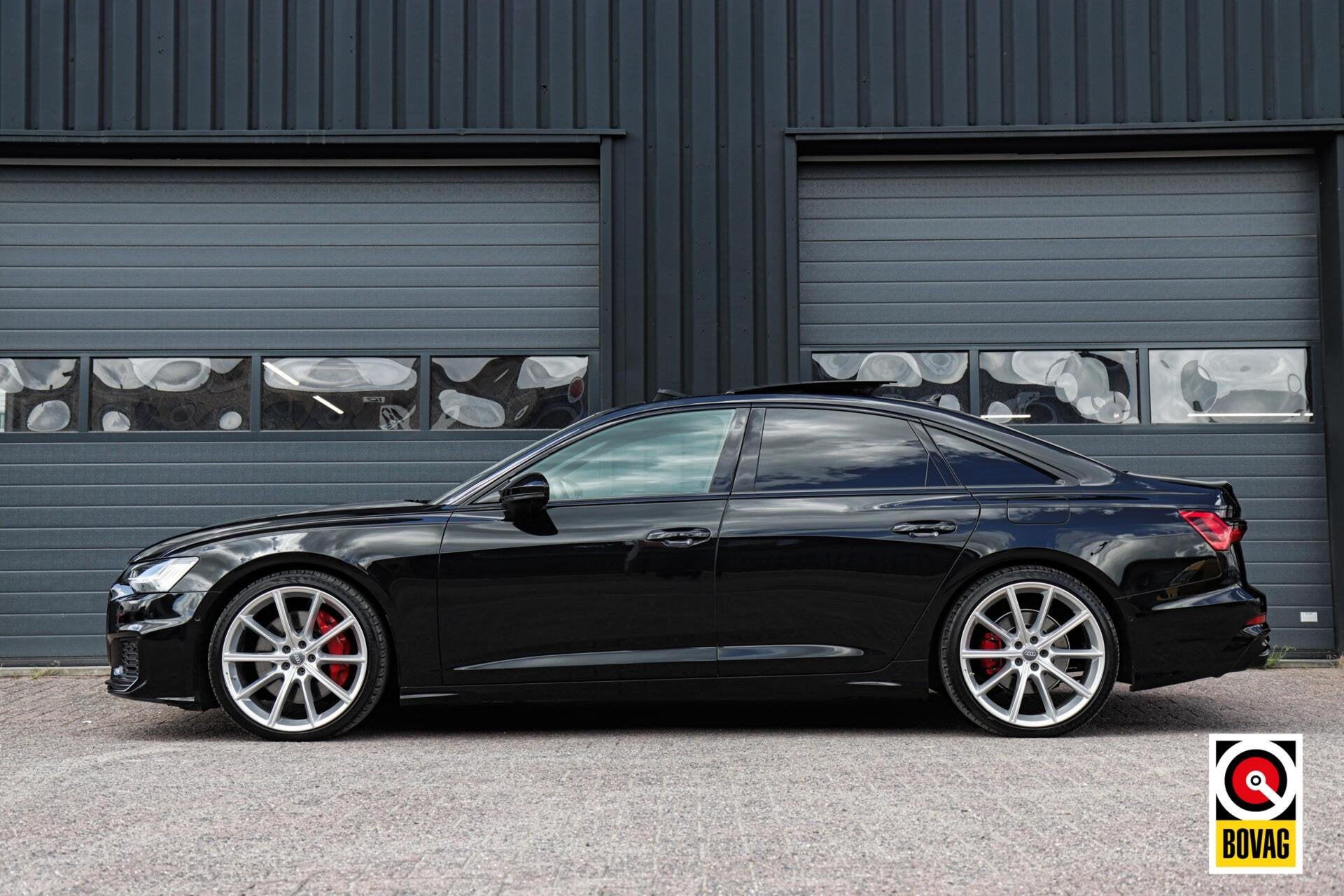 Audi A6 Limousine 55 TFSIe Quattro Competition |MATRIX|PANO|, Automaat, Gebruikt, 4 cilinders, Zwart