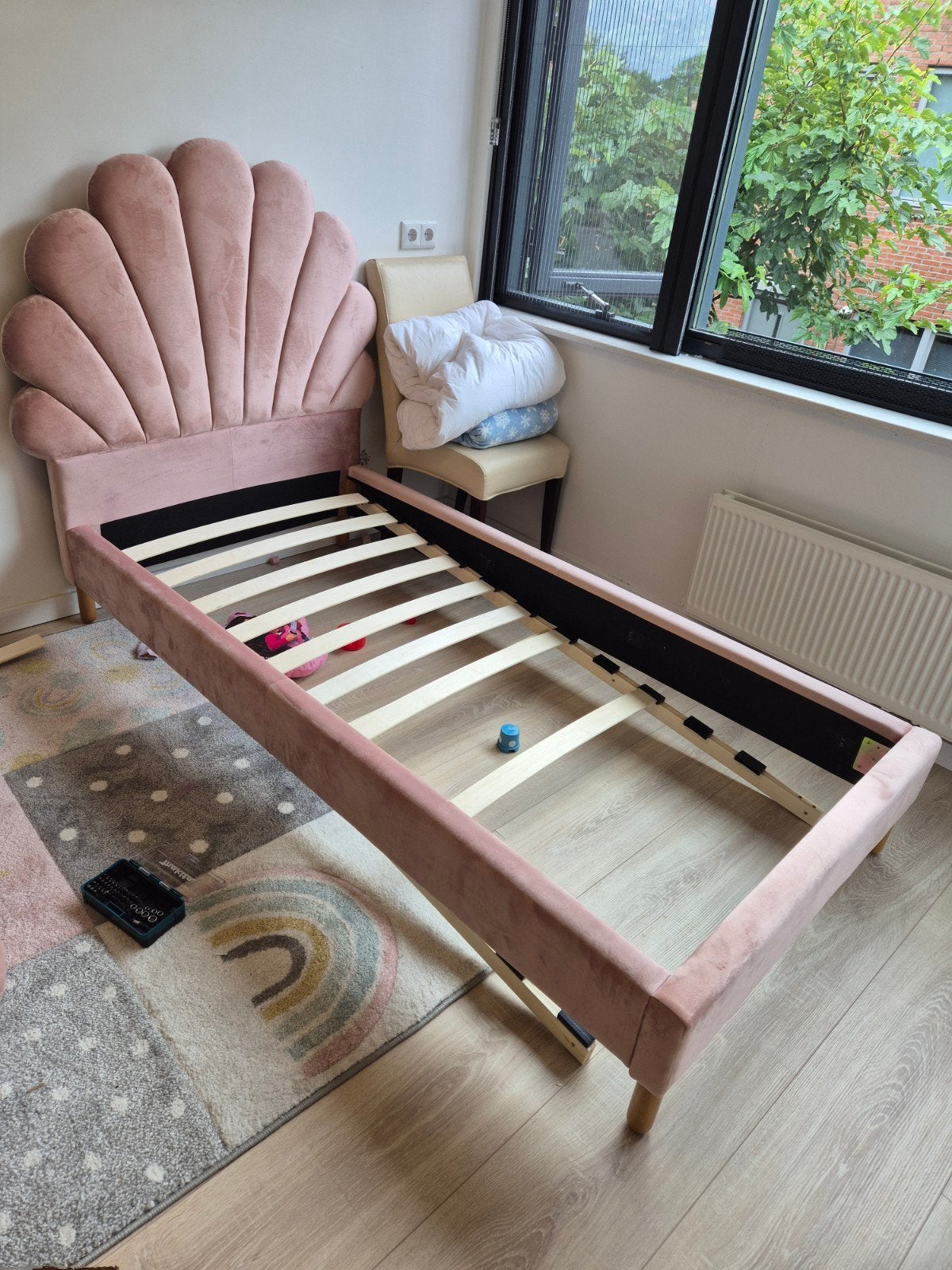 Roze kinderbed met matras (lattenbodem defect), Huis en Inrichting, Ophalen, Gebruikt, Overige maten, Overige maten