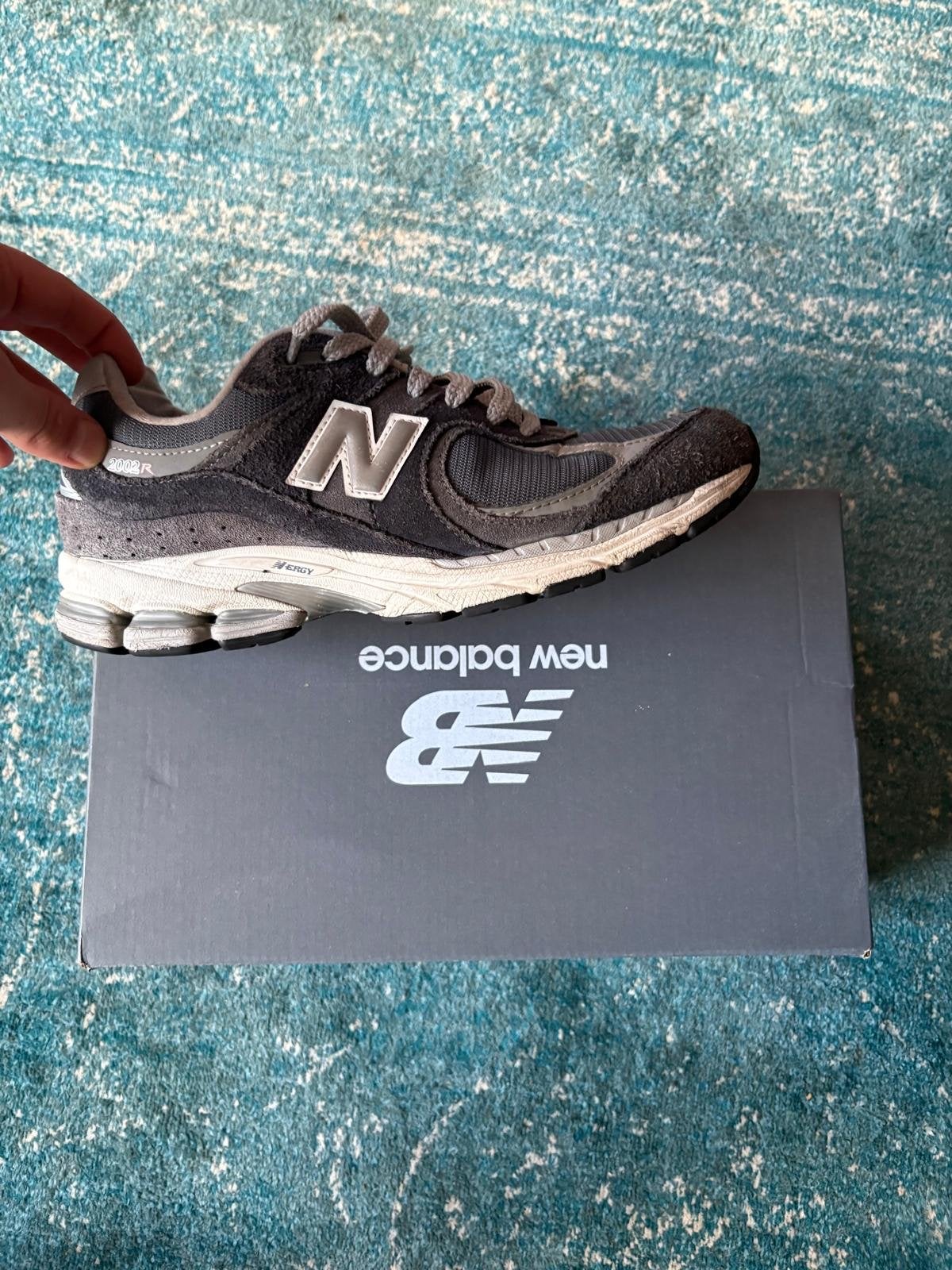 New Balance 2002R Sneakers - Grijs/Zwart, Kleding | Heren, Schoenen, Ophalen of Verzenden, Gedragen, Overige kleuren, Sneakers of Gympen