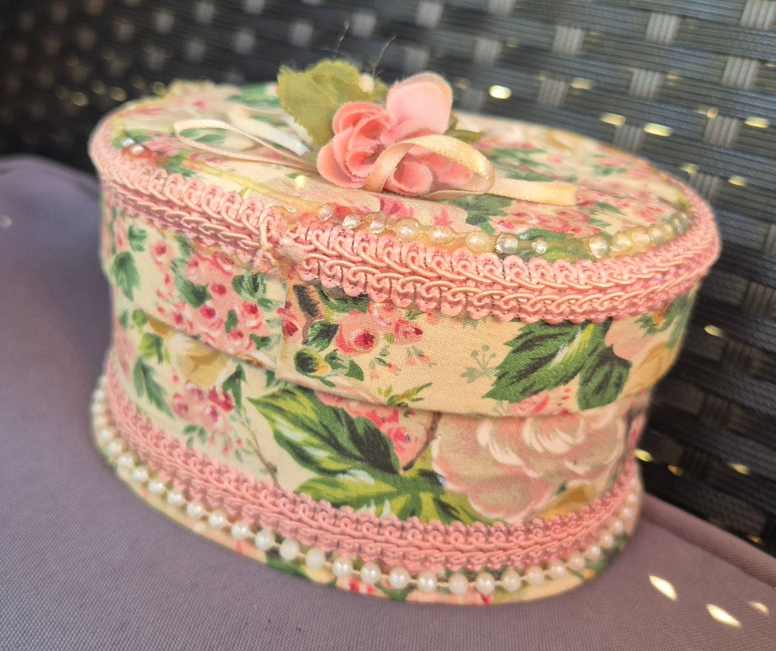 Vintage sieradendoosje met bloemenprint en parels, Vintage, Gebruikt, Meerkleurig, Ophalen of Verzenden