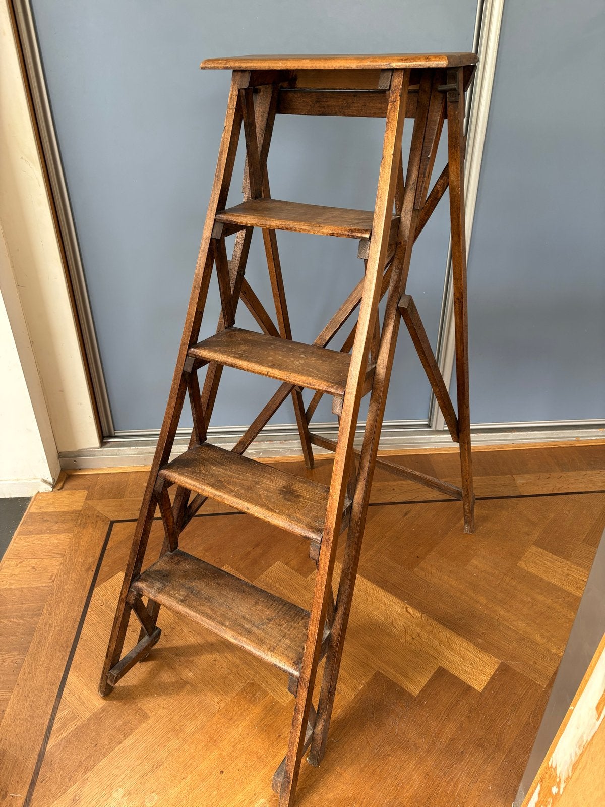 Antieke eikenhouten trap - Decoratieve keukentrap. 108cm, Ophalen