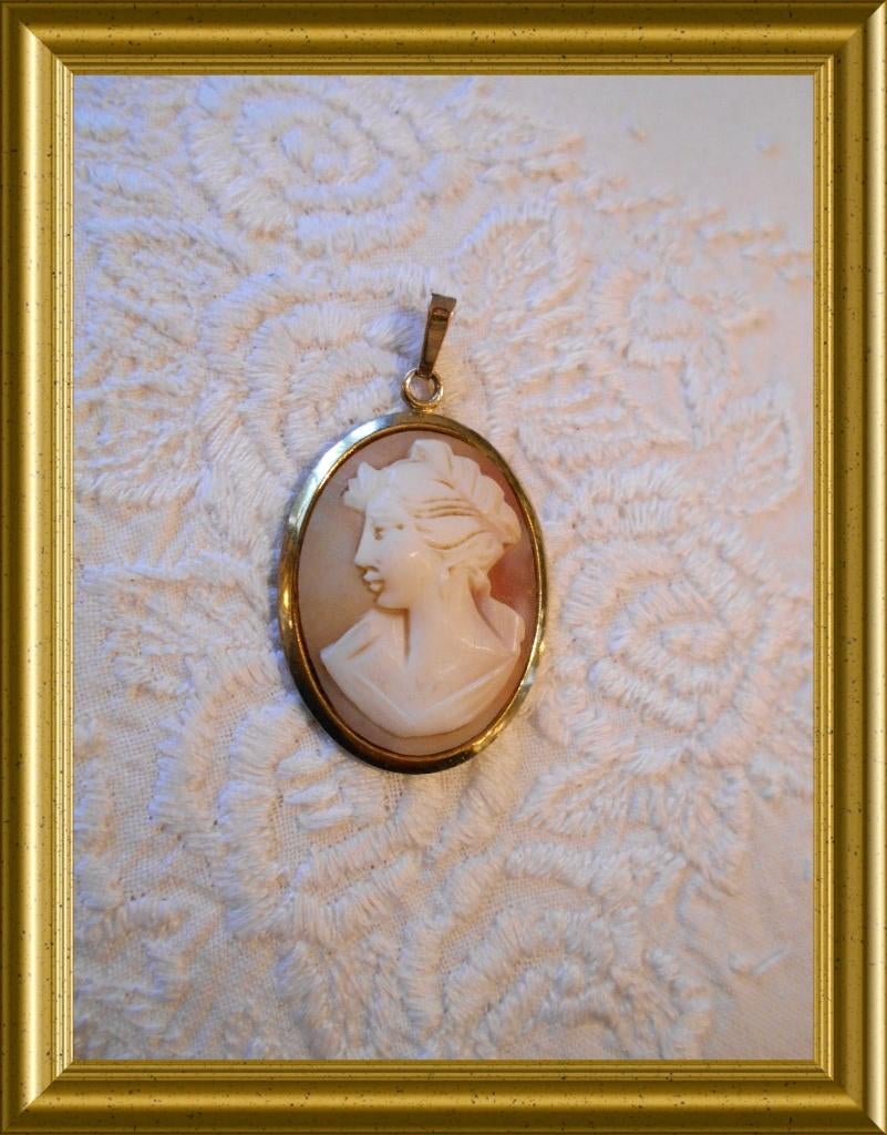 Vintage hanger met schelp camee, Ophalen of Verzenden, Overige materialen, Hanger