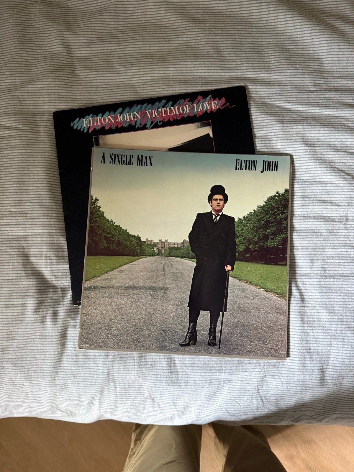 Elton John LP's: A Single Man & Victim of Love, LP, Gebruikt, Pop, Ophalen of Verzenden