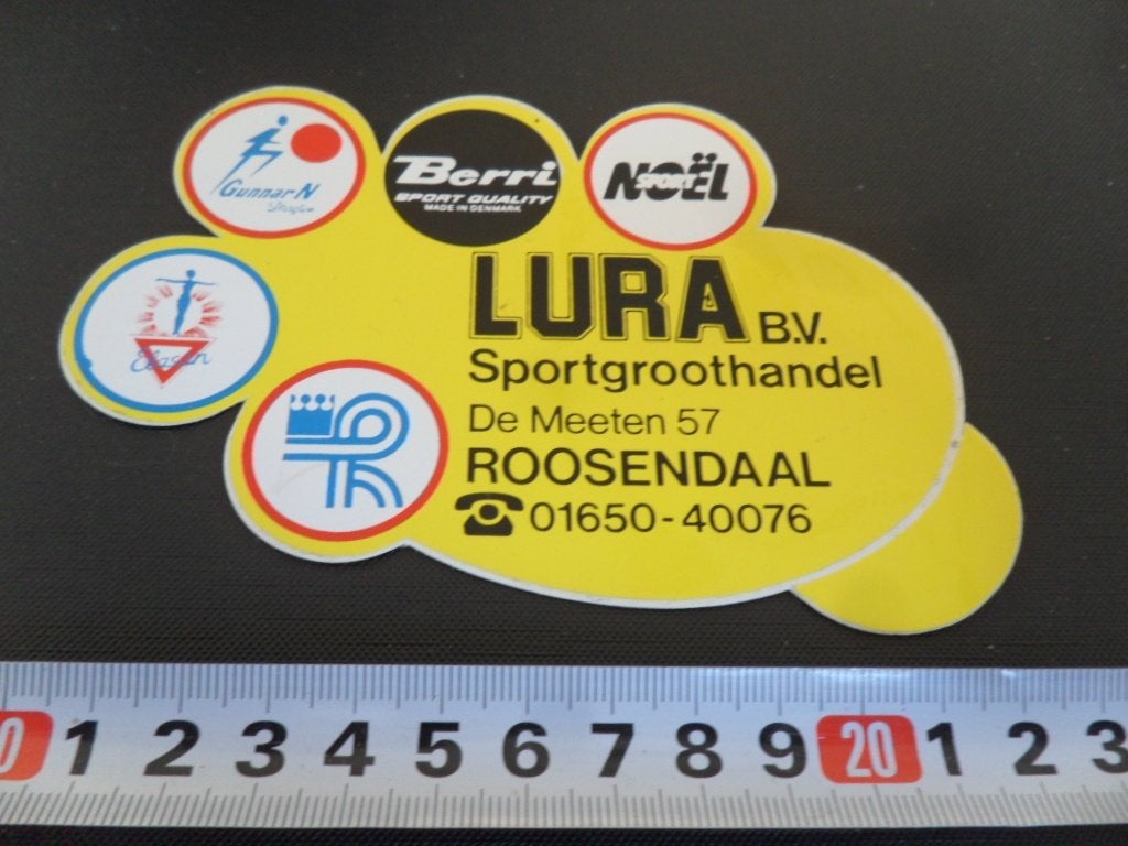 sticker Roosendaal LARA bv sportgroothandel, Ophalen, Zo goed als nieuw