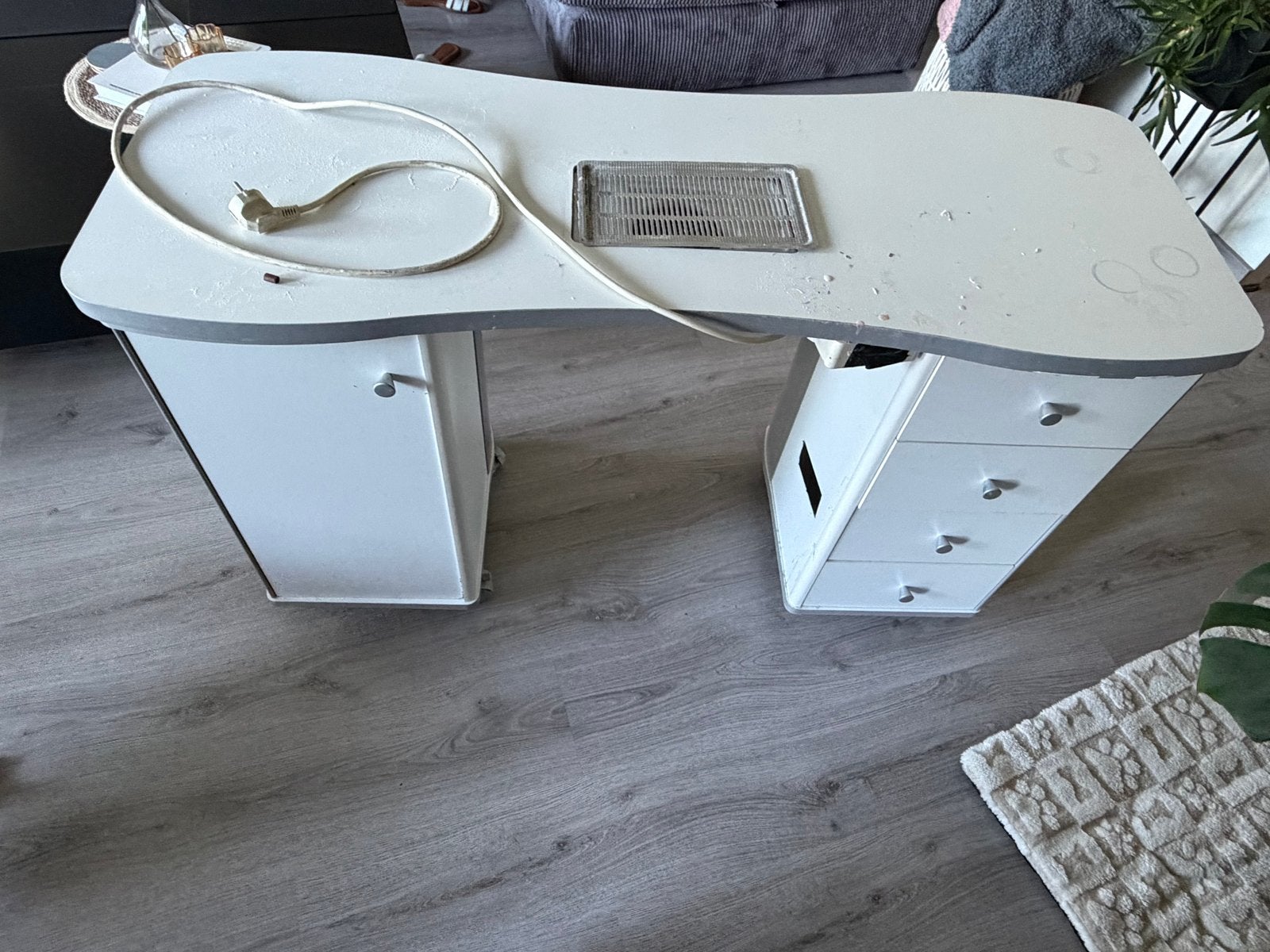 Nageltafel met afzuiging (defect), Ophalen, Gebruikt, 100 tot 150 cm, Minder dan 100 cm
