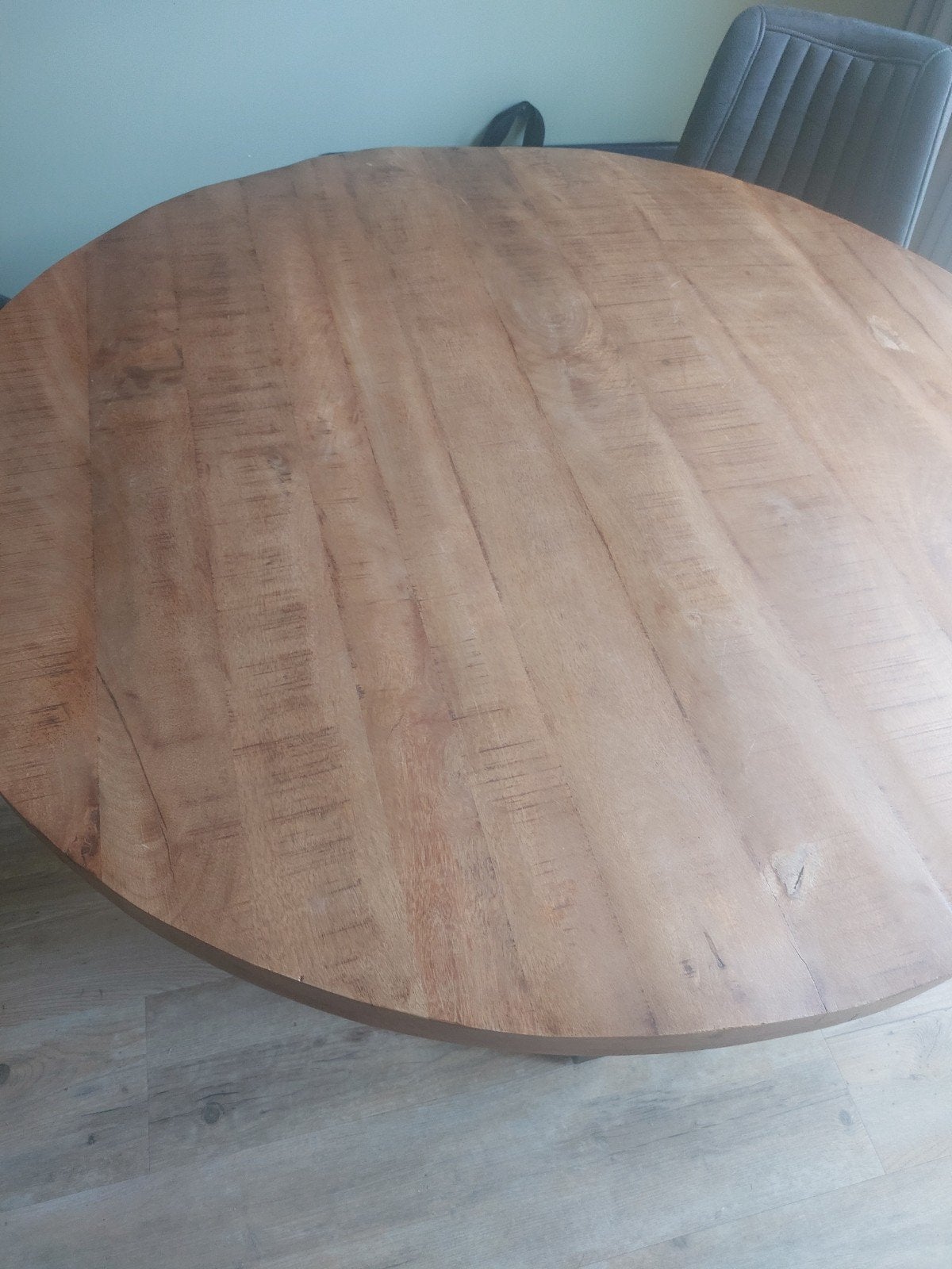 Ronde eettafel van mangohout met metalen onderstel, Huis en Inrichting, Overige houtsoorten, Rond, Industrieel, Modern, Ophalen of Verzenden