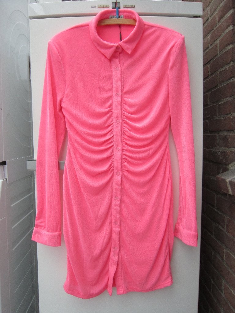 Jurk.Mooie Nieuwe! Pink-kleurige doorknoop jurk Merk LOAVIES, Nieuw, Ophalen of Verzenden, Loavies, Knielengte