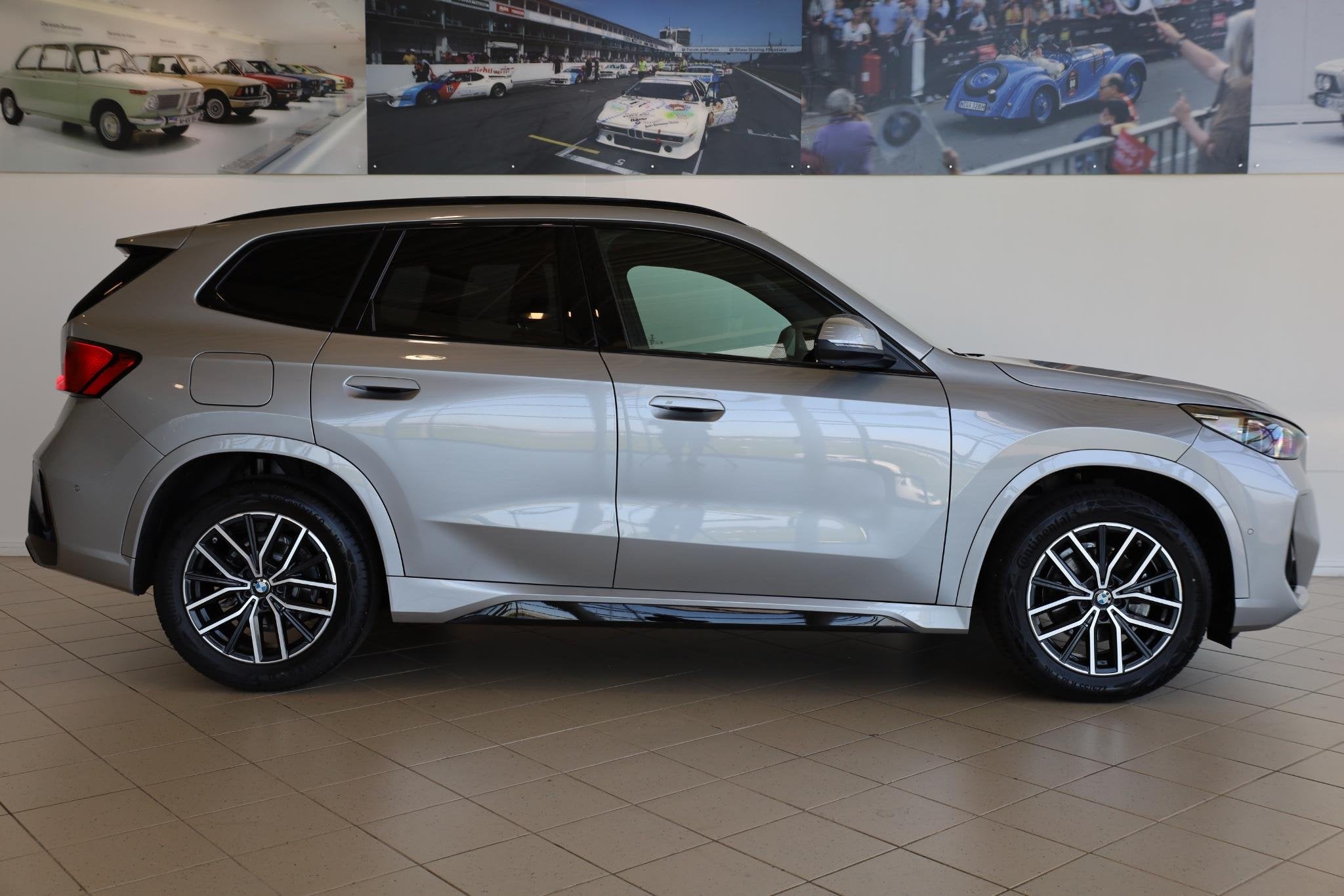 BMW X1 sDrive18i | M Sportpakket | Panorama Dak | Stoelverwa, Auto's, Gebruikt, Met garantie (alle), Bedrijf, 3 cilinders