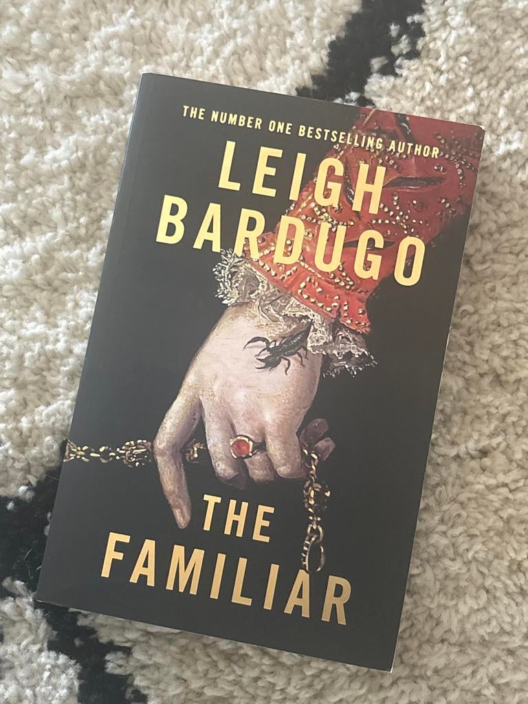 The Familiar - Leigh Bardugo (Engels), Ophalen of Verzenden, Zo goed als nieuw