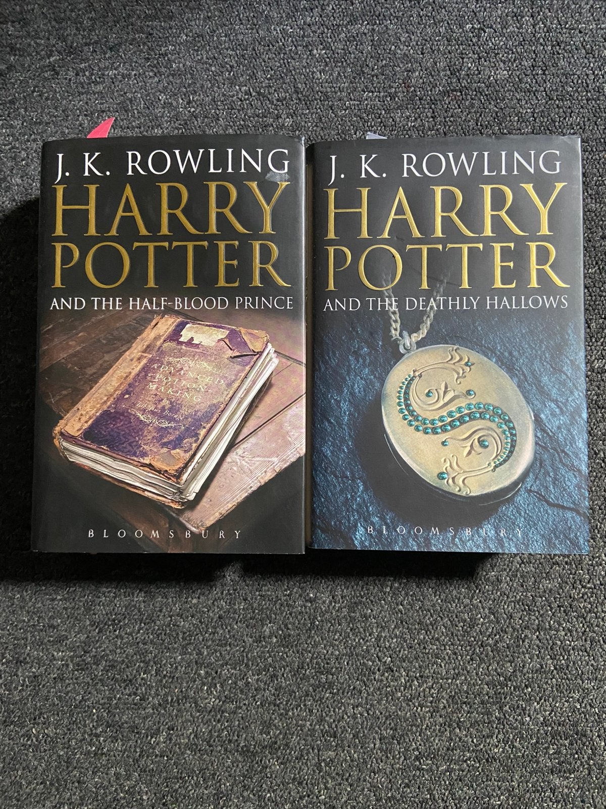 Harry Potter - 2 Engelstalige boeken, Boeken, Ophalen of Verzenden, Zo goed als nieuw