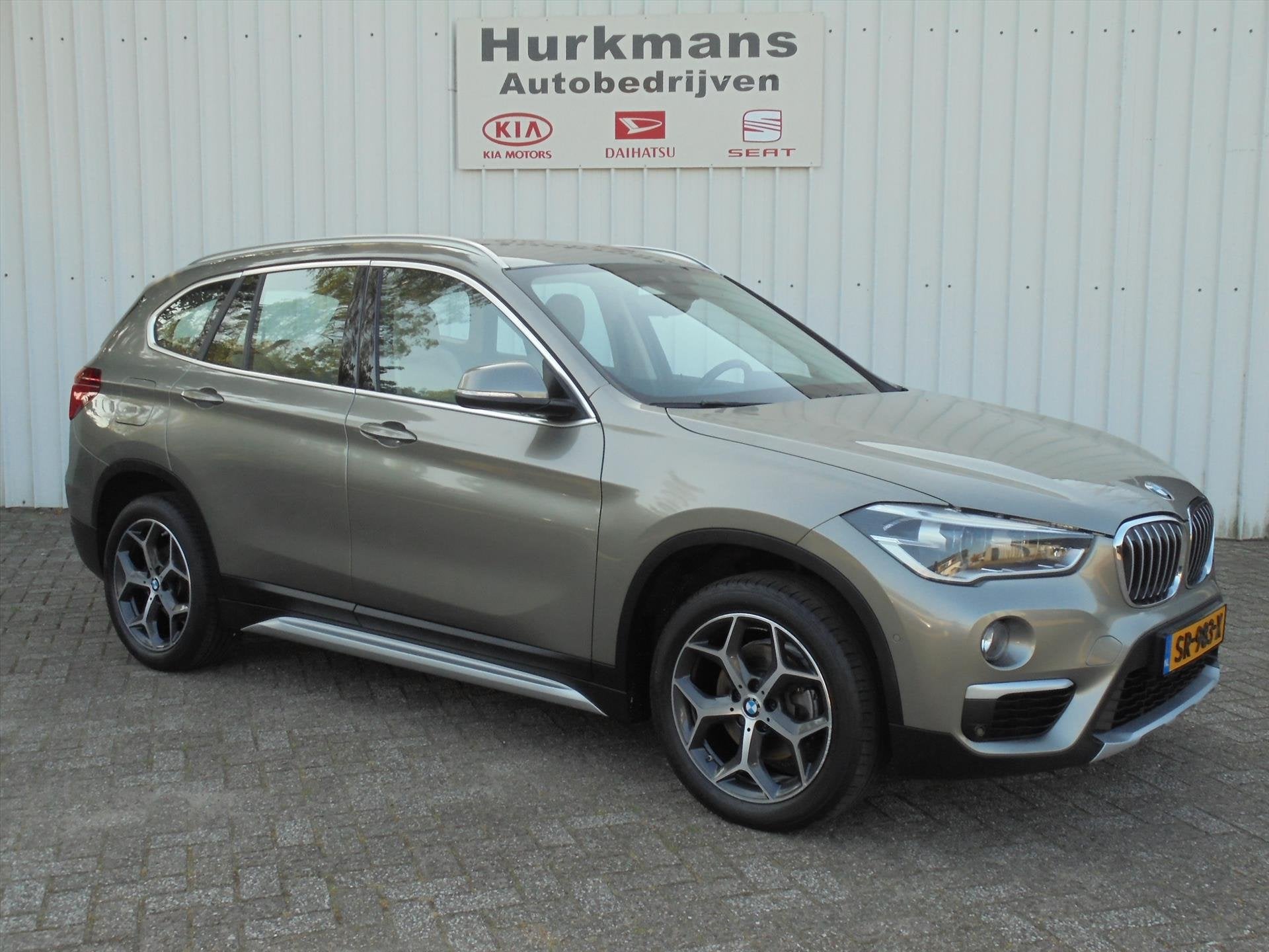 BMW X1 (f48) sDrive18i AUTOMAAT HIGH EXECUTIVE NL-AUTO !, Auto's, Gebruikt, 3 cilinders, 1405 kg, Zilver of Grijs