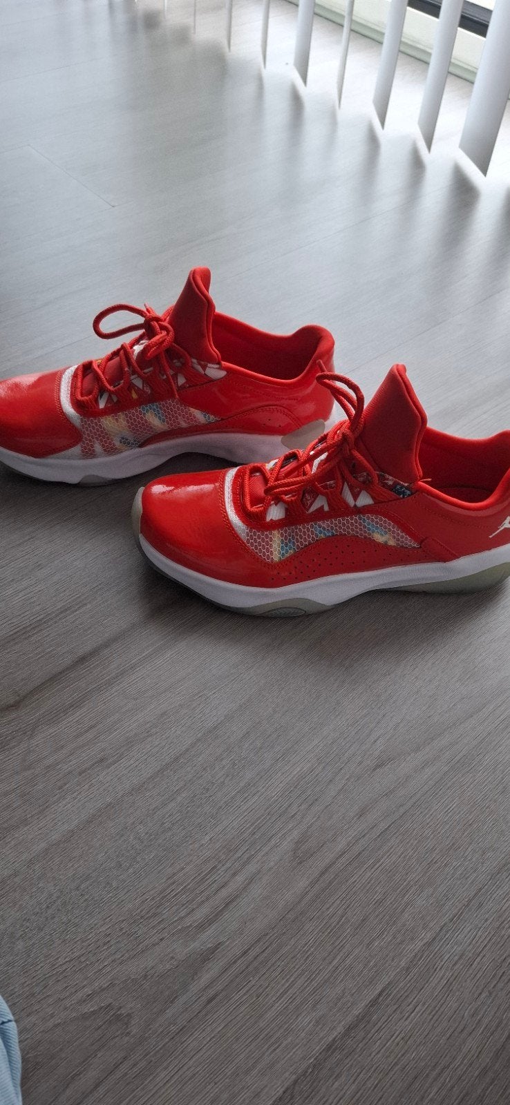 Air Jordan CMFT maat 42.5 rood, Ophalen of Verzenden, Schoenen