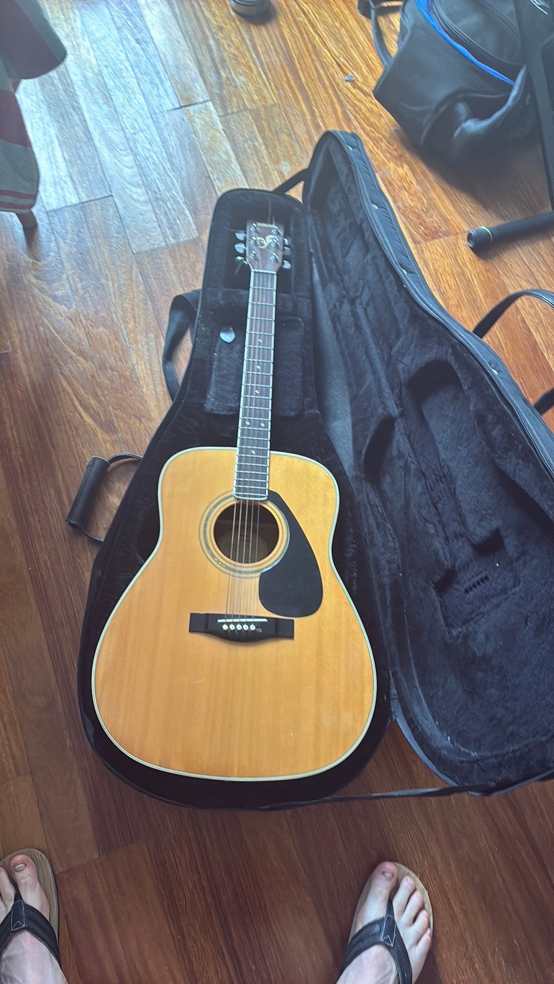 Semi akoustisch gitaar met harde gitaarloffer, yamaha, Muziek en Instrumenten, Snaarinstrumenten | Gitaren | Akoestisch, Ophalen