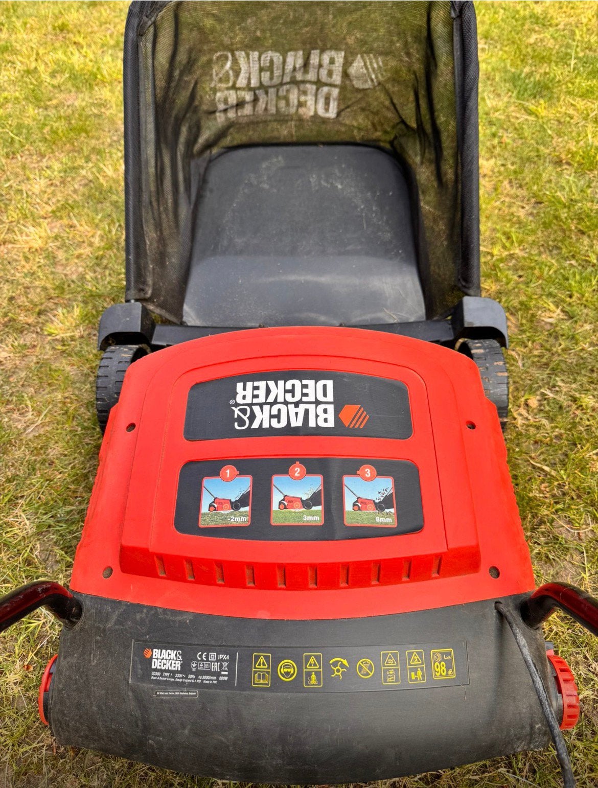 Verticuteer apparaat black en decker, Ophalen, Zo goed als nieuw
