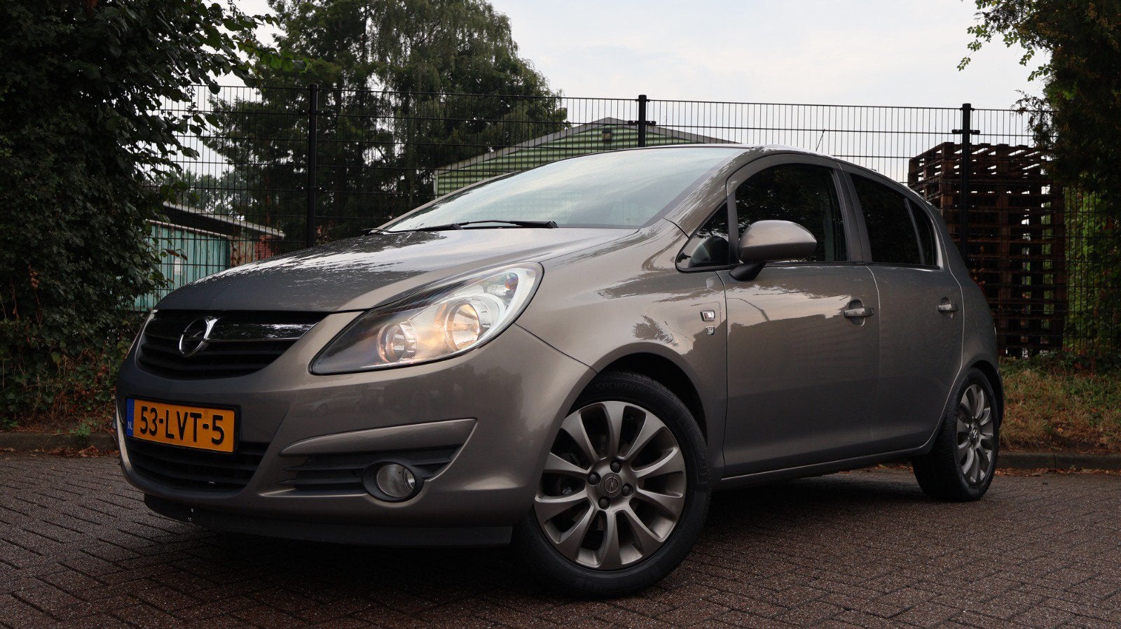 Opel Corsa 1.4 16V 101PK 2010 NL Auto APK Onderhoud Nieuw!, Auto's, Opel, Voorwielaandrijving, Euro 5, 4 cilinders, Bruin