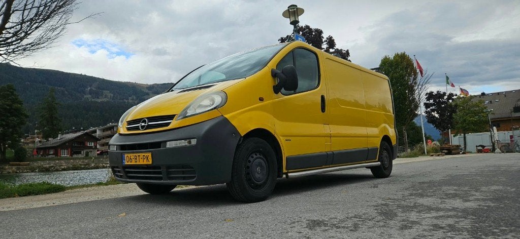 Opel vivaro-Dakdragers-Trekhaak-Nieuwe distributieriem-APK, Auto's, Voorwielaandrijving, 4 cilinders, 2000 kg, Grijs