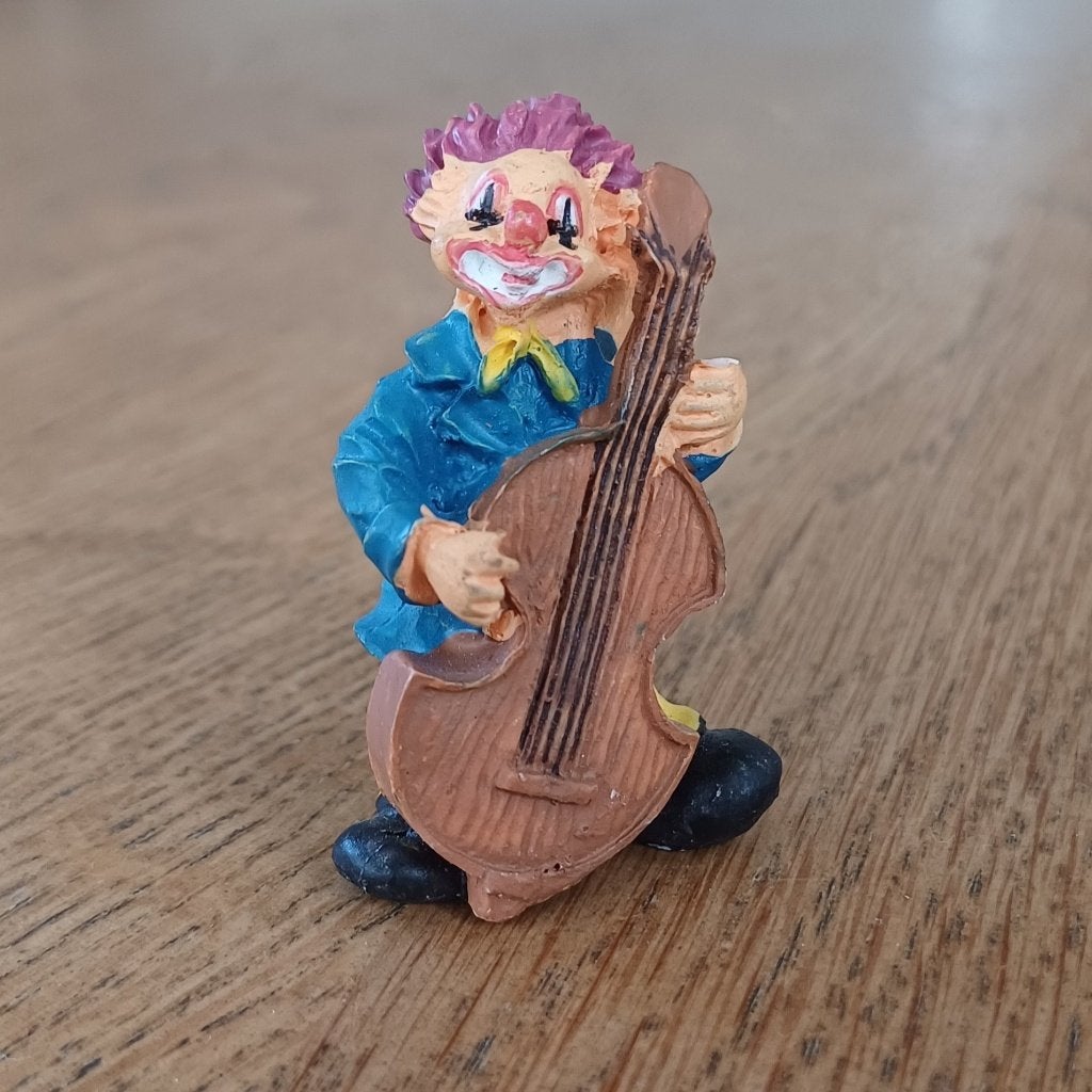 Beeldje clown met contrabas, Verzamelen, Ophalen of Verzenden, Gebruikt, Mens