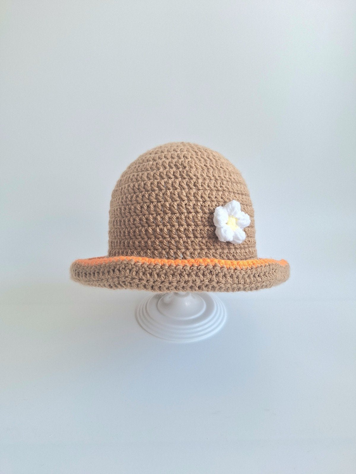 Gehaakt baby hoedje twee-in-een bruin en oranje, Kinderen en Baby's, Kinderkleding | Petten en Hoeden, Meisje, Hoed, Nieuw, Ophalen of Verzenden