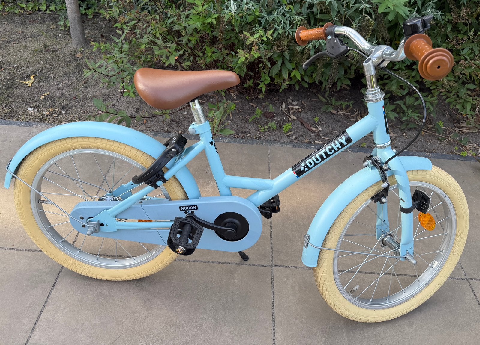 Nogan Dutchy kinderfiets 18 inch, Fietsen en Brommers, Ophalen, Zo goed als nieuw, Minder dan 16 inch, Zijwieltjes