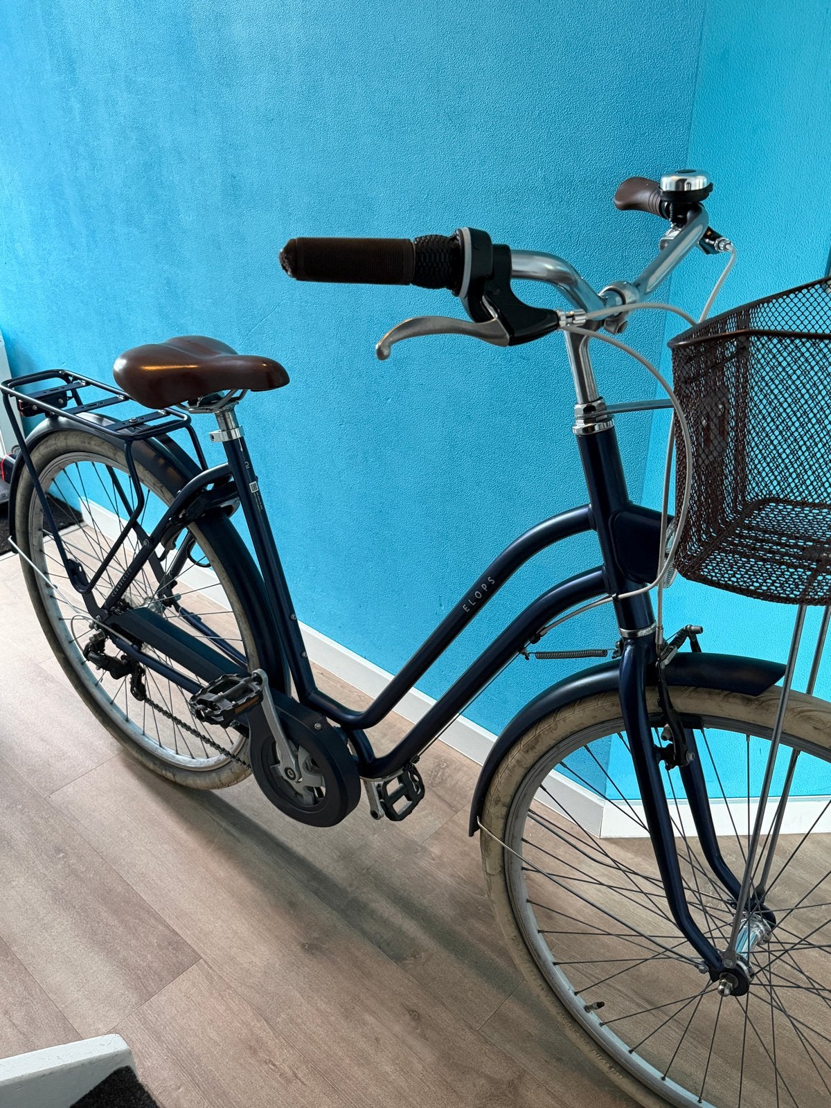Elops Stadsfiets met lage instap en mand 28 inch, Fietsen en Brommers, Fietsen | Dames | Damesfietsen, Overige merken, Velgrem