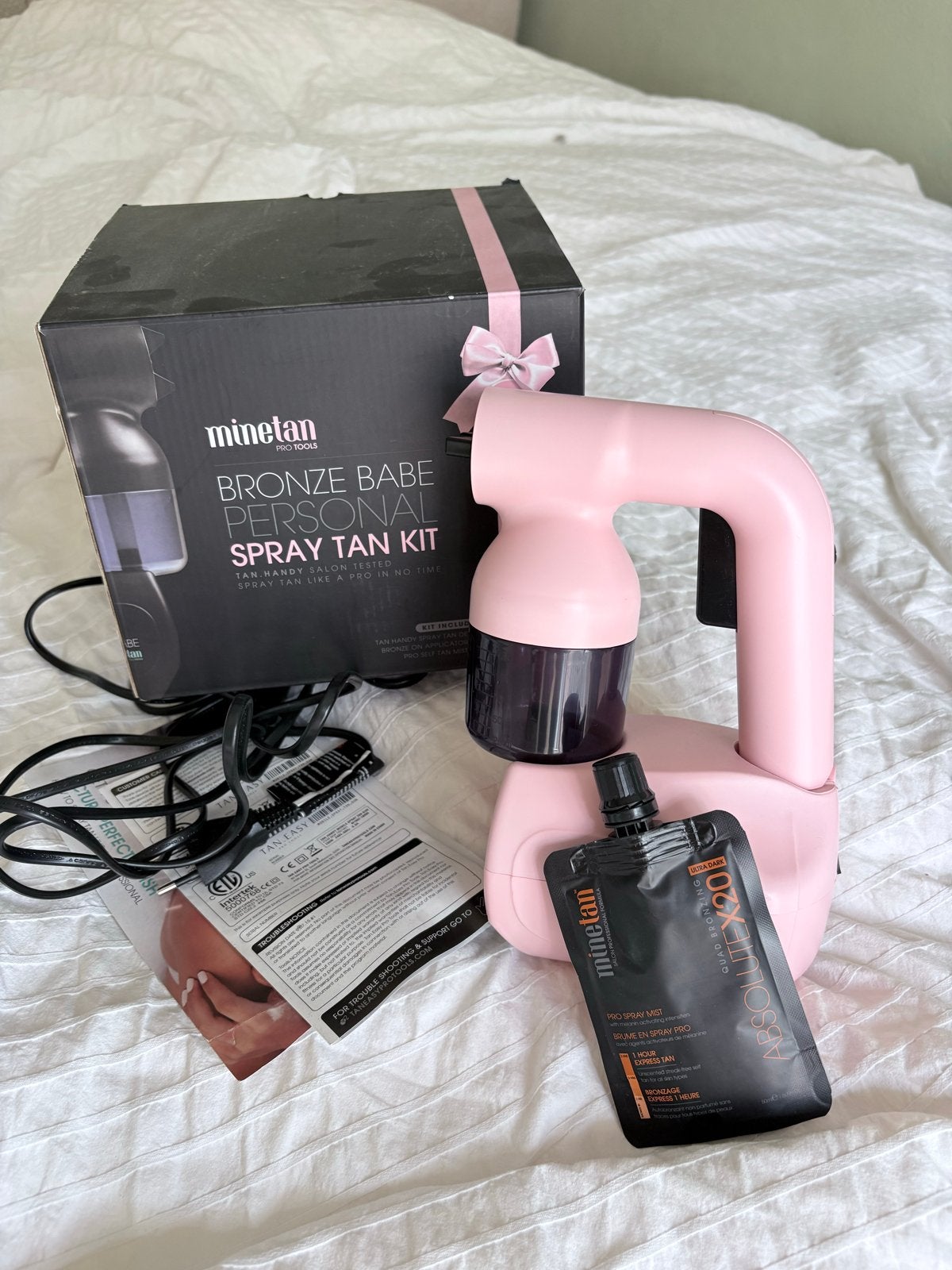 MineTan Bronze Babe Personal Spray Tan Kit - Roze, Sieraden, Tassen en Uiterlijk, Ophalen of Verzenden, Zo goed als nieuw, Zonnebrand of After Sun