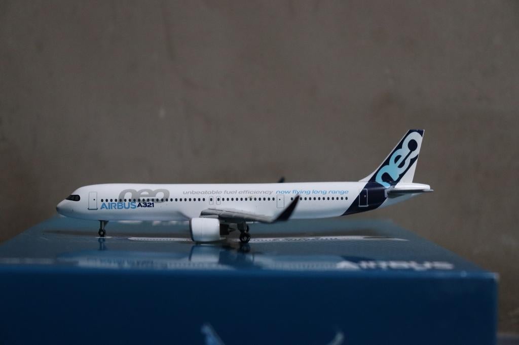 Airbus A321Neo Airbus Industries 1/400, Ophalen of Verzenden, Zo goed als nieuw, Schaalmodel