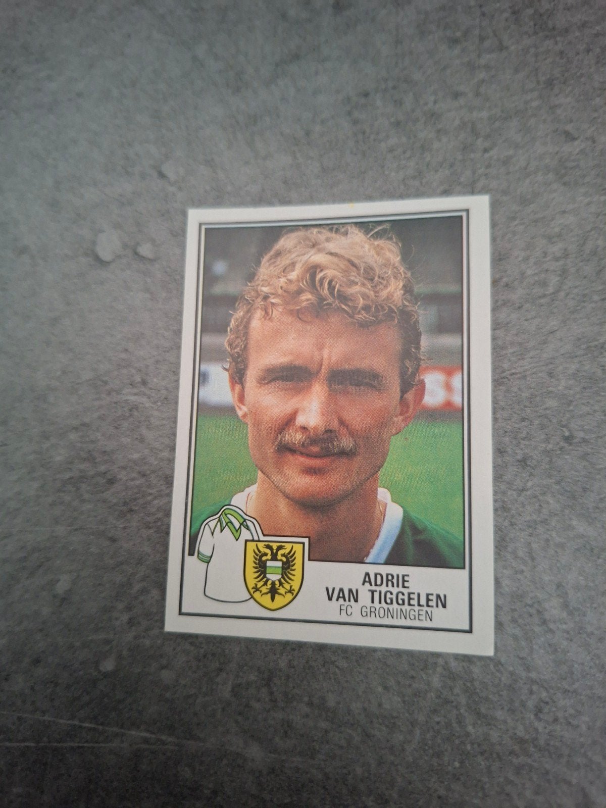 Panini sticker Voetbal 85. Adrie van Tiggelen FC Groningen., Ophalen of Verzenden, Zo goed als nieuw, Sticker