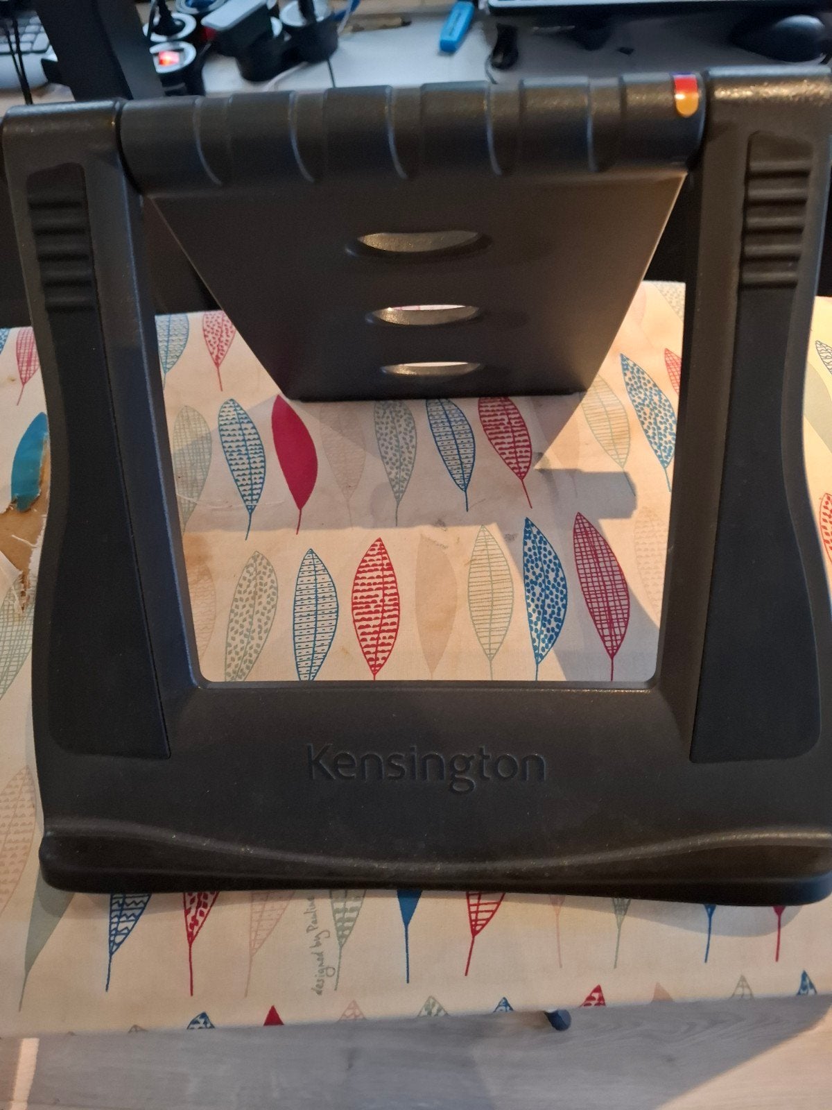 Kensington Laptophouder - Ergonomisch en Verstelbaar, Ophalen of Verzenden, Gebruikt, Kensington, In diepte verstelbaar