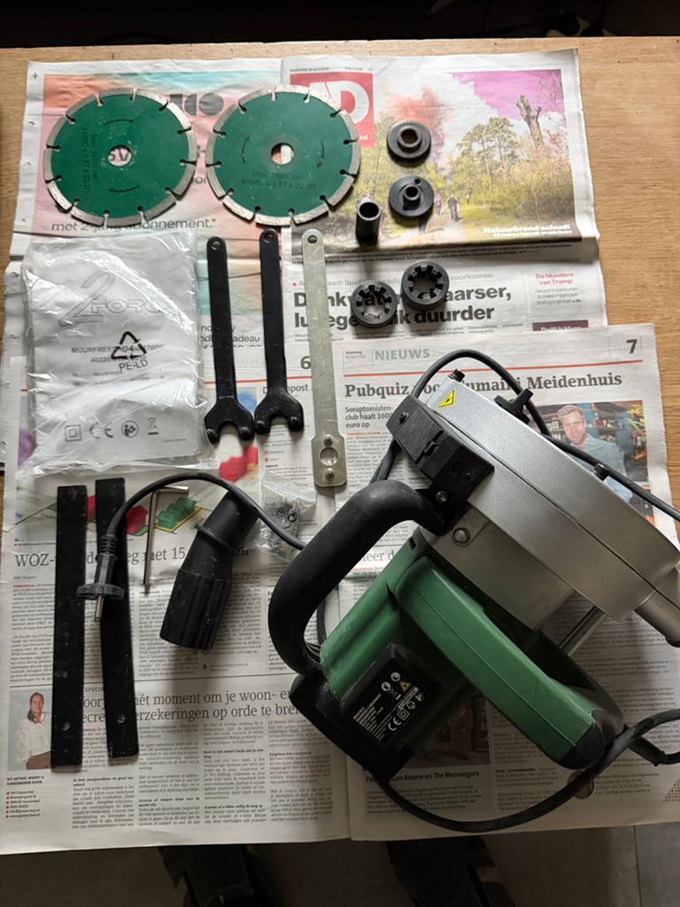 Muurfrees MF150-1700W + Koffer 2-Force, Ophalen, Cirkelzaag, Zo goed als nieuw, 30 tot 70 mm