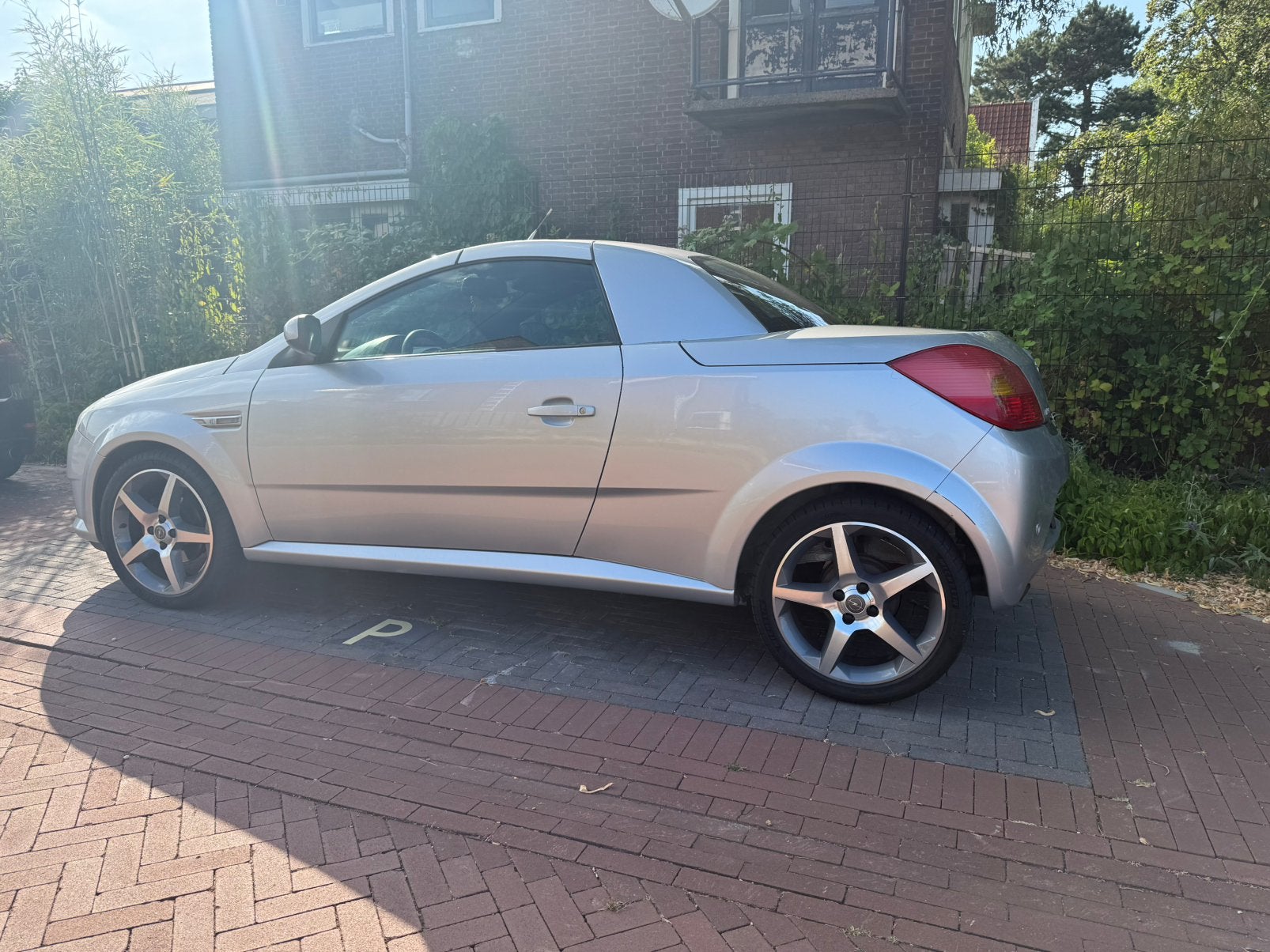 Opel Tigra 1.4 16V Twintop AUT 2007 Grijs, 4 cilinders, Cabriolet, 49 €/maand, Origineel Nederlands