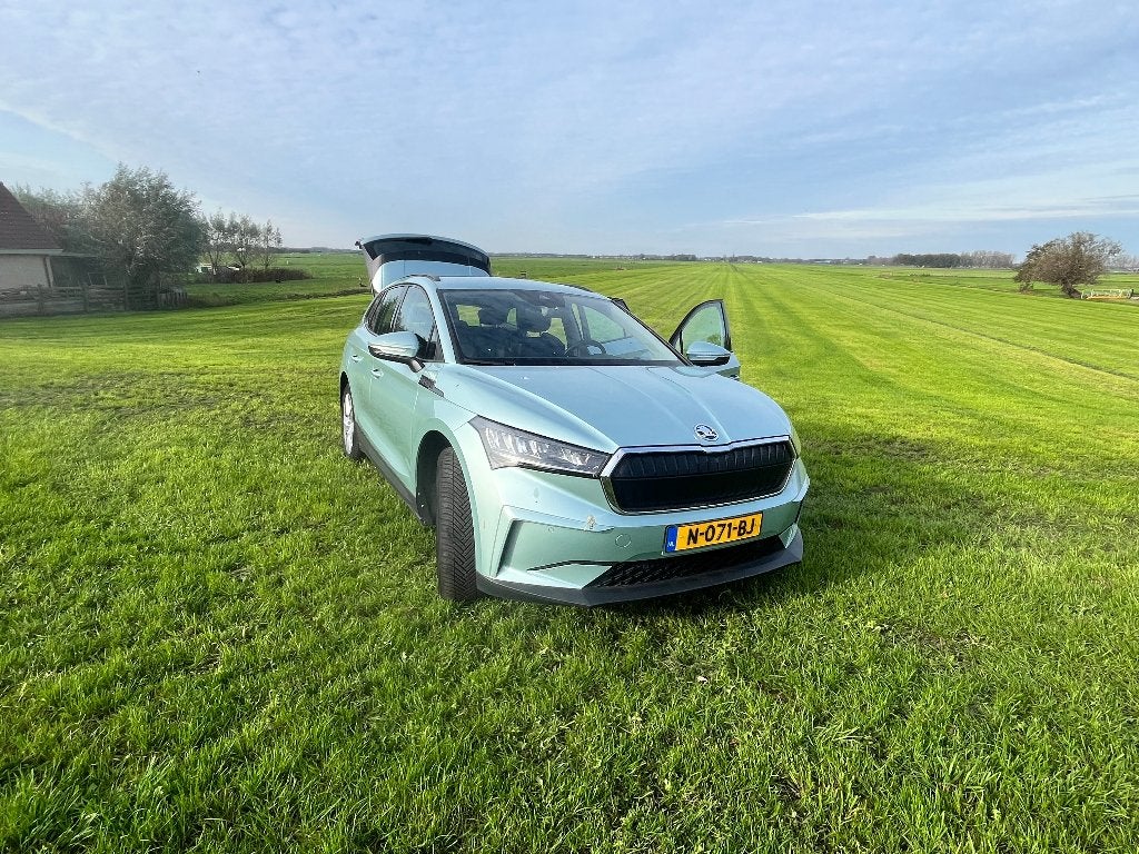 Skoda Enyaq 60 Elektromotor 180pk 2021  125kw snelladen, Auto's, Skoda, Automaat, 34 min, Zwart, 375 min