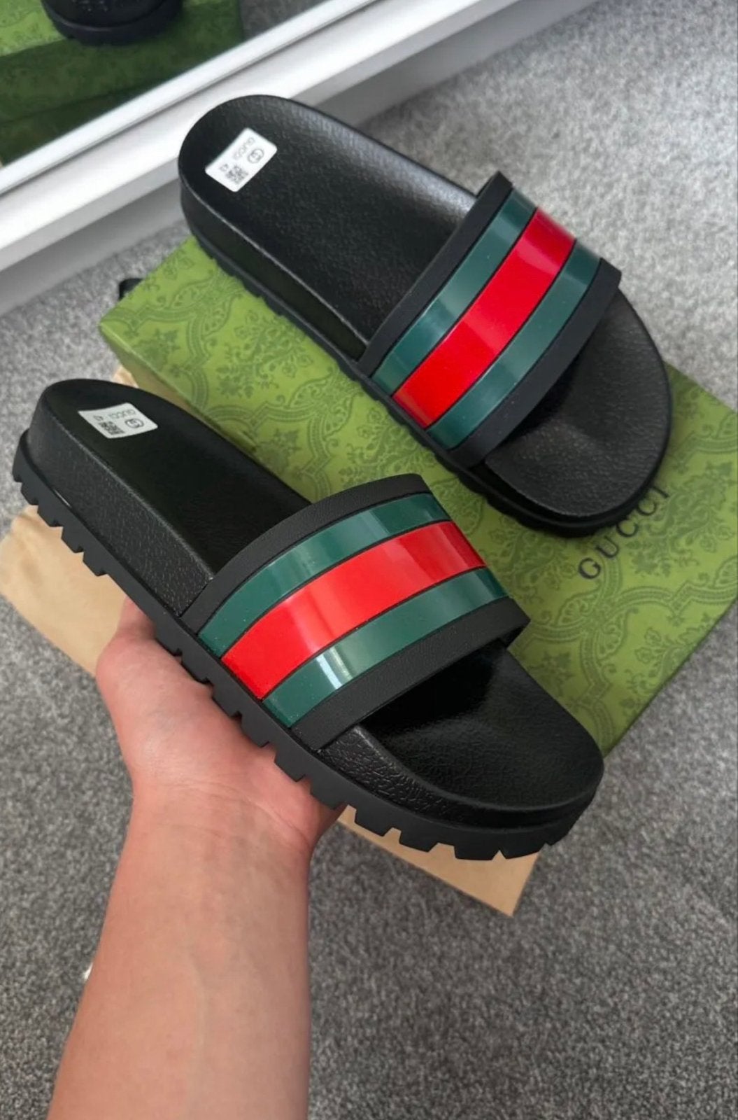 Gucci Slippers - Alle Maten Beschikbaar op Aanvraag, Ophalen of Verzenden, Nieuw, Zwart