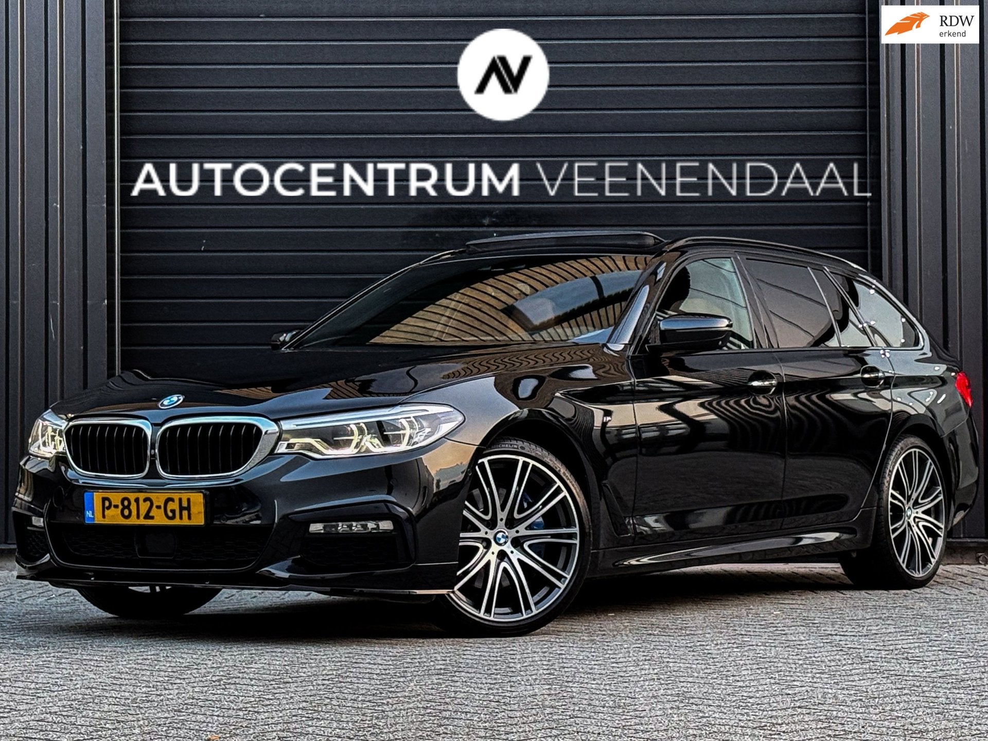 BMW 5-serie Touring 530d xDrive 3X M-SPORT PANO/TREKHAAK/H&K, Automaat, Gebruikt, Euro 6, 2993 cc
