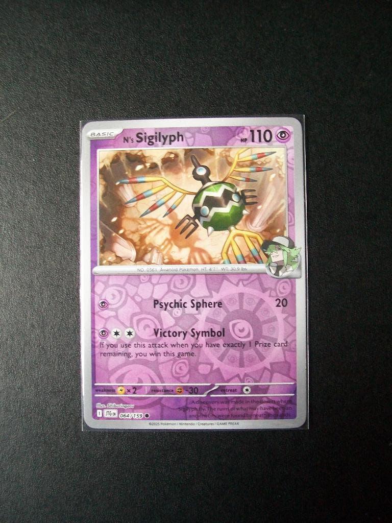 1975. Nieuwe Pokemon Kaart Holofoil N's SIGILYPH  (064/159), Verzenden, Nieuw, Losse kaart, Foil
