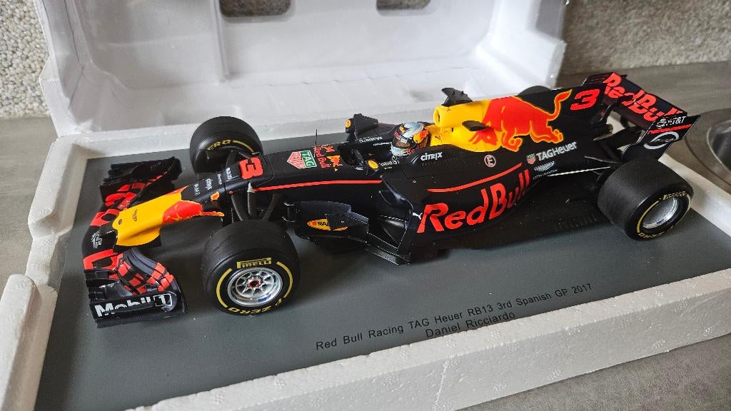Spark 18S304 1:18 2017 Red Bull RB13 Spanje Ricciardo, Ophalen of Verzenden, Zo goed als nieuw, Auto, Overige merken