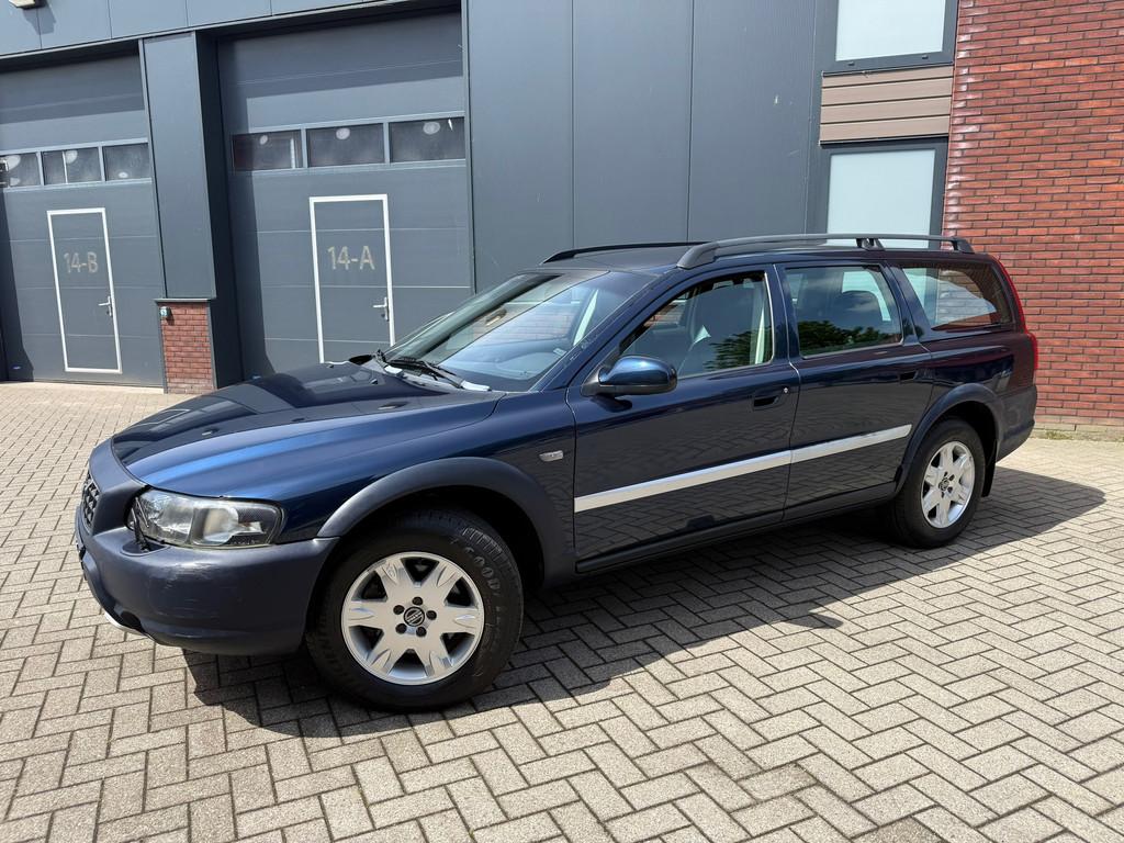 Volvo V70 XC 2.4 T AWD Comfort Luxury 7 PERSOONS AUTOMAAT/NI, Automaat, Zwart, 2435 cc, Vierwielaandrijving