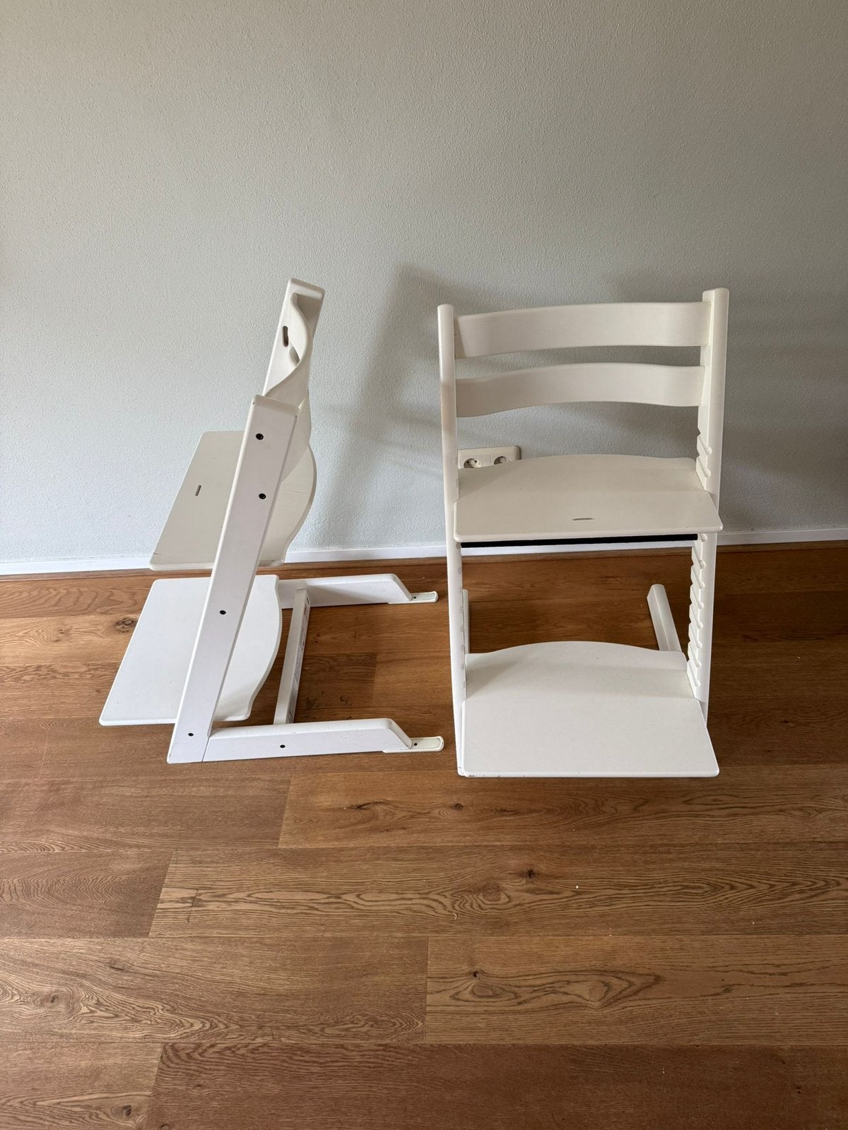 2 x Stokke Tripp Trap meegroei kinderstoel / Kleur: wit, Kinderen en Baby's, Ophalen, Zo goed als nieuw, Stoel(en)