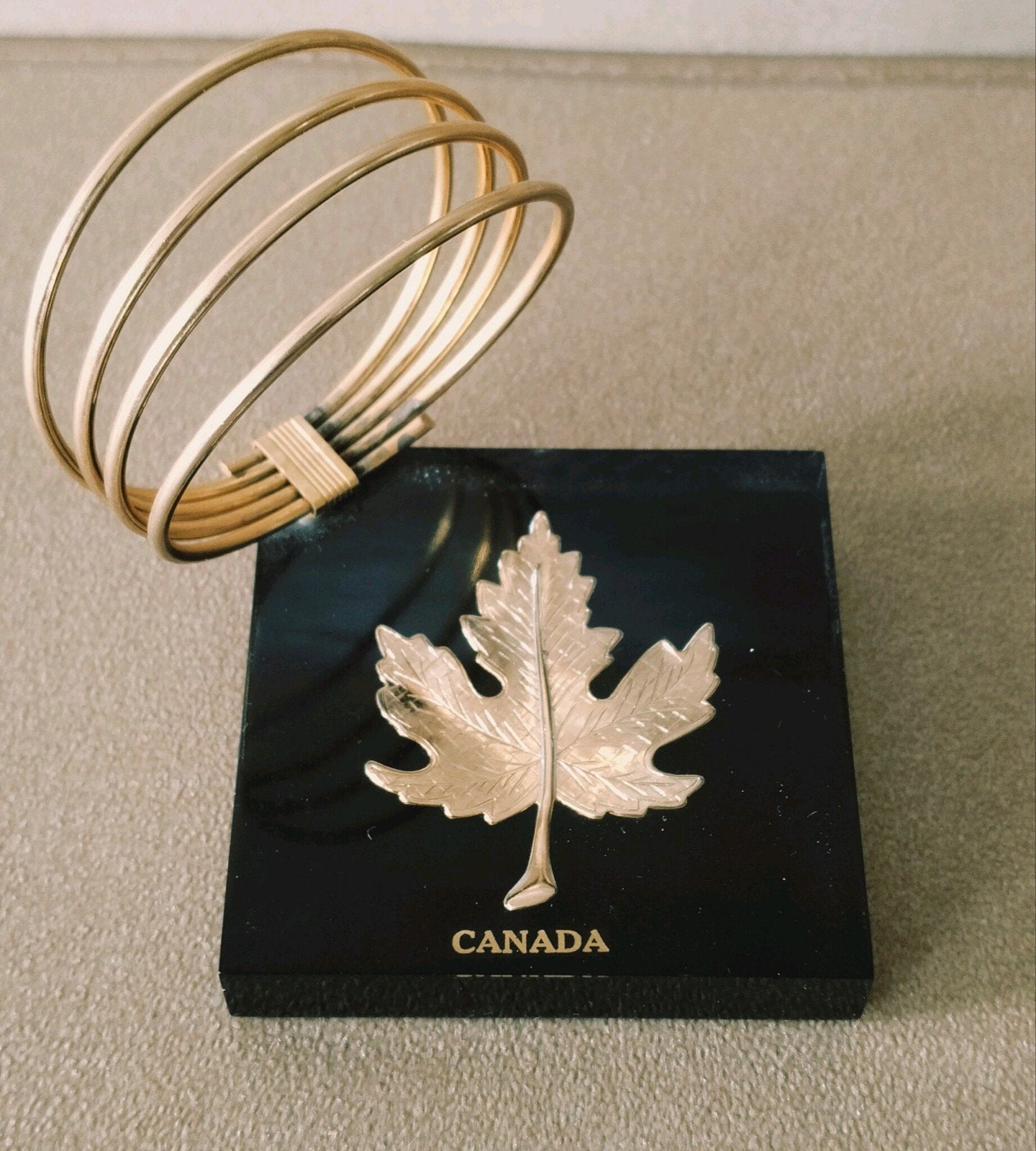 Vintage brieven houder zwart/goud Canada Esdoornblad, Verzenden, Gebruikt