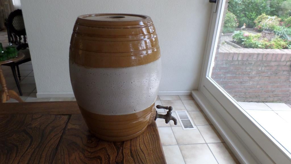 Antieke kruik met originele tapkraan, Antiek en Kunst, Ophalen of Verzenden