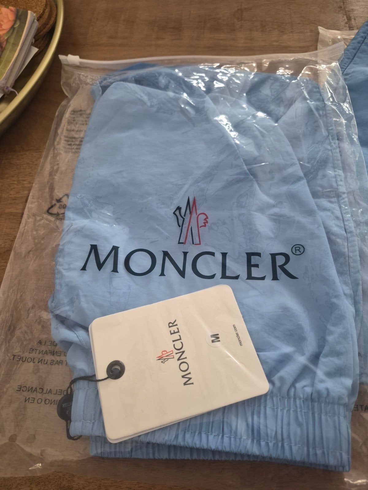 2 Moncler broekjes maat M, Ophalen, Muts