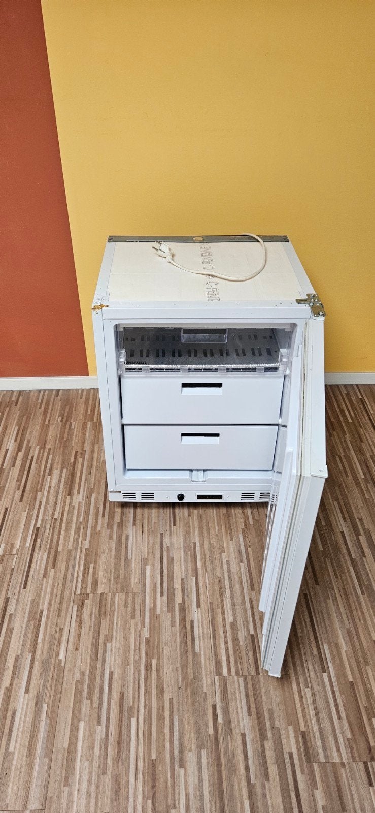 Compacte merkloze vrieskast met 3 lades, Witgoed en Apparatuur, Ophalen, Vrieskist, Gebruikt, Minder dan 85 cm