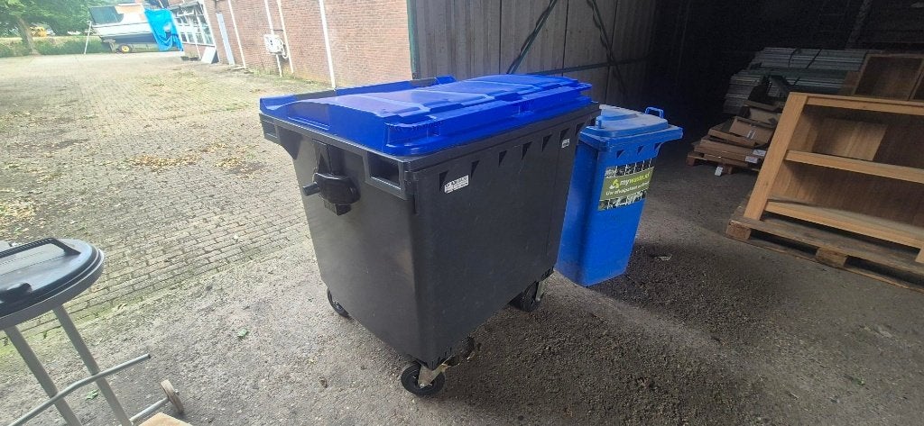 Afvalcontainer 1100 liter kliko en 2 vuilniszakkenhouders, Ophalen, Zo goed als nieuw