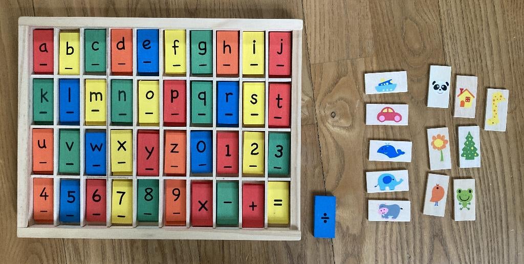 Leren lezen en rekenen houten letter cijfers in bak vintage, Ophalen of Verzenden, Gebruikt, Taal en Lezen